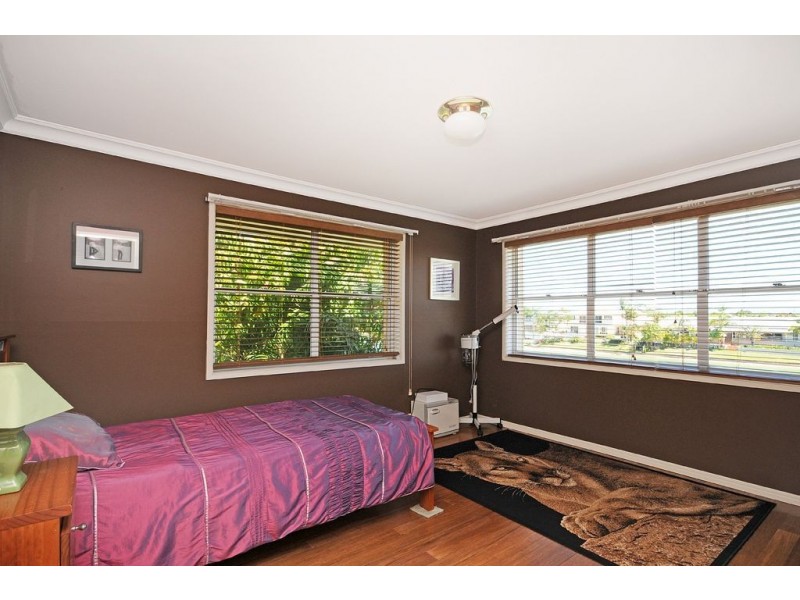 20 Darnay Road, Broadbeach Waters QLD 4218