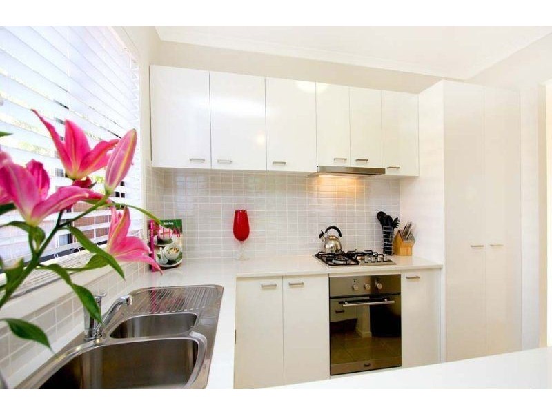 2/10 Woodgate Place, Paradise Point QLD 4216