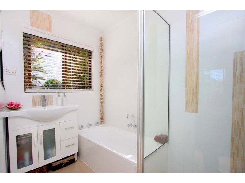 2/10 Woodgate Place, Paradise Point QLD 4216