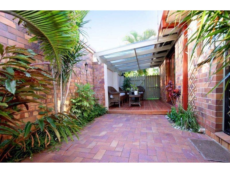 2/10 Woodgate Place, Paradise Point QLD 4216