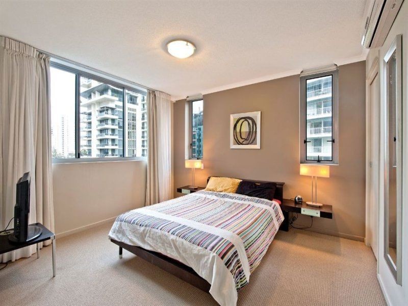 21 Cypress Avenue, Surfers Paradise QLD 4217