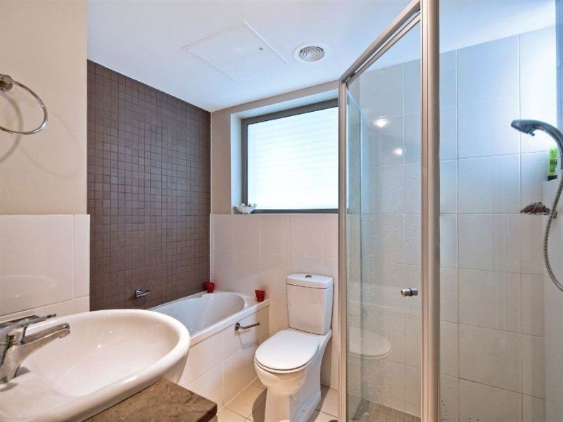 21 Cypress Avenue, Surfers Paradise QLD 4217