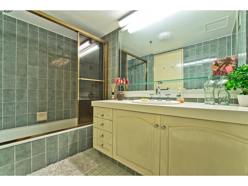 87 Old Burleigh Road, Surfers Paradise QLD 4217