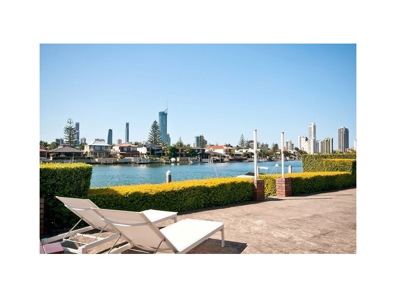 11 Cleland Crescent, Broadbeach Waters QLD 4218