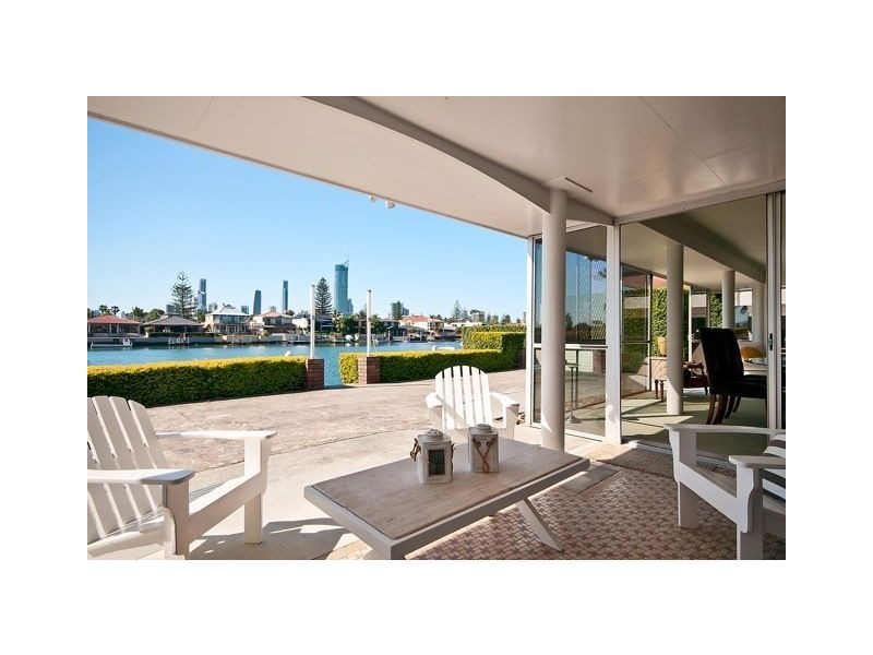 11 Cleland Crescent, Broadbeach Waters QLD 4218