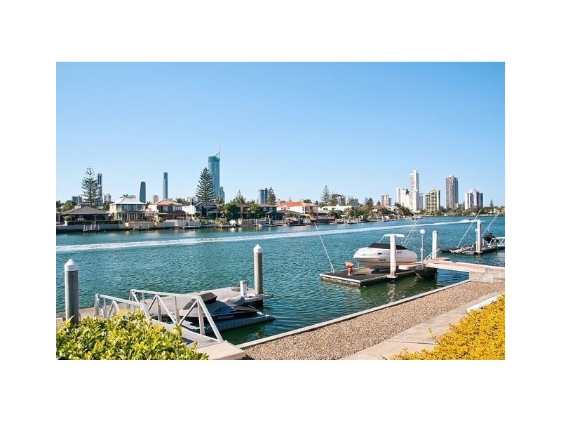 11 Cleland Crescent, Broadbeach Waters QLD 4218