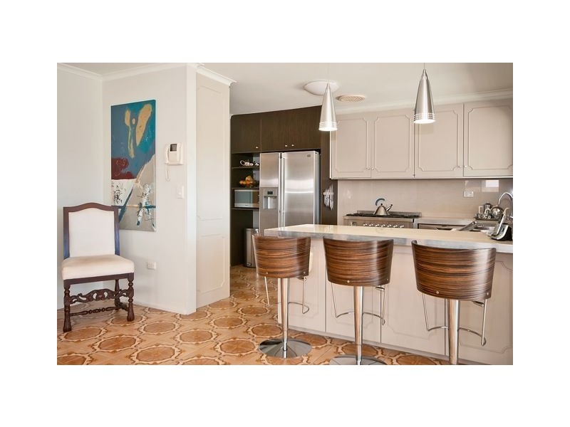 11 Cleland Crescent, Broadbeach Waters QLD 4218