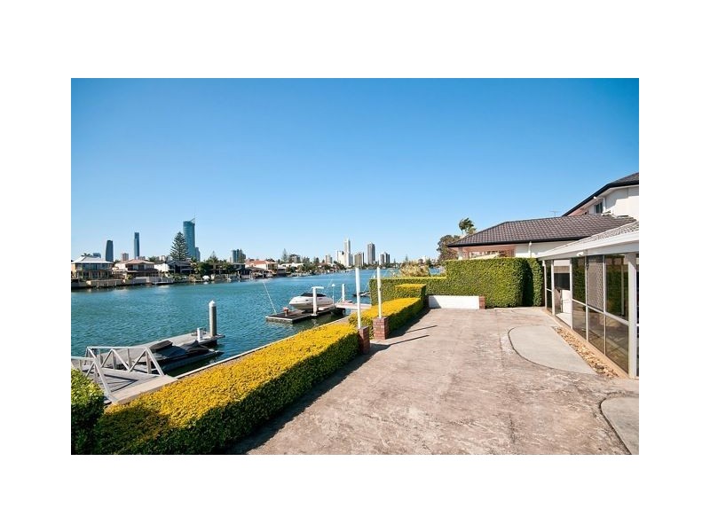 11 Cleland Crescent, Broadbeach Waters QLD 4218