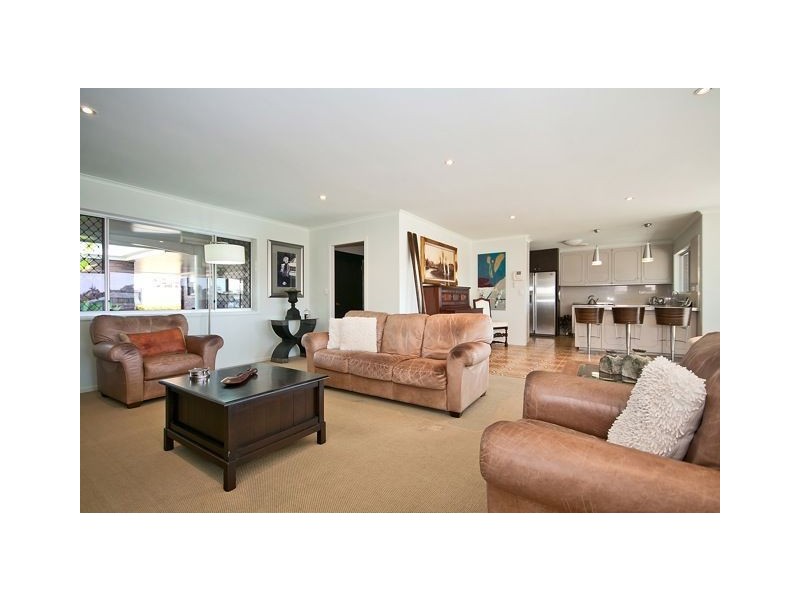 11 Cleland Crescent, Broadbeach Waters QLD 4218