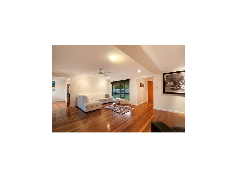 6 Fairway Drive, Clear Island Waters QLD 4226