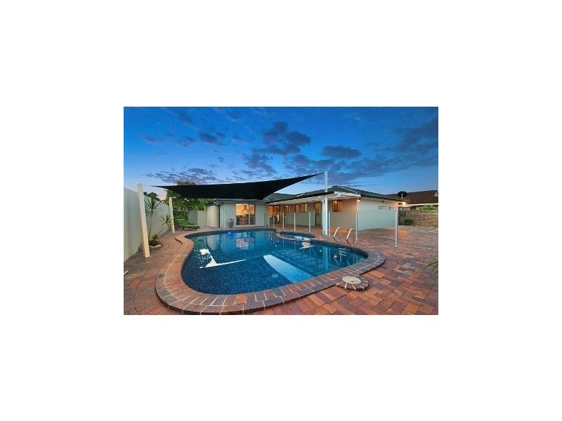 6 Fairway Drive, Clear Island Waters QLD 4226