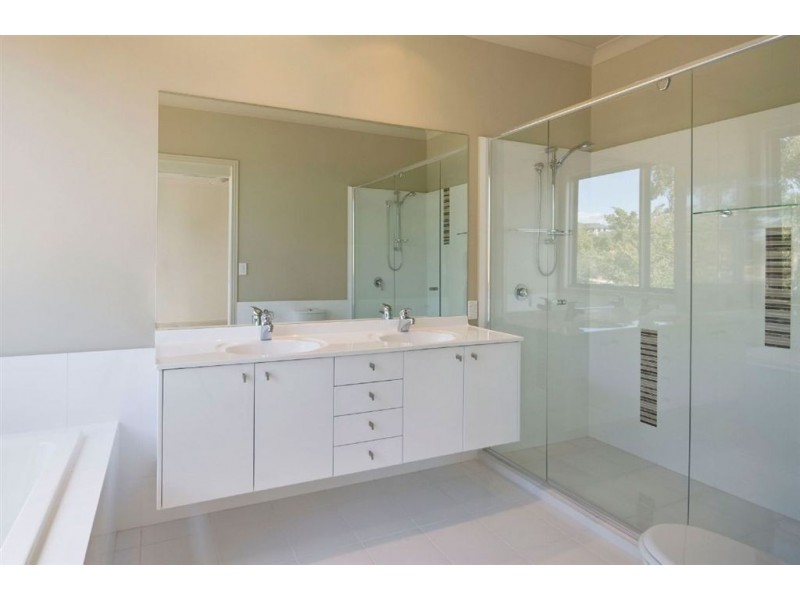 2 Lyra Court, Robina QLD 4226