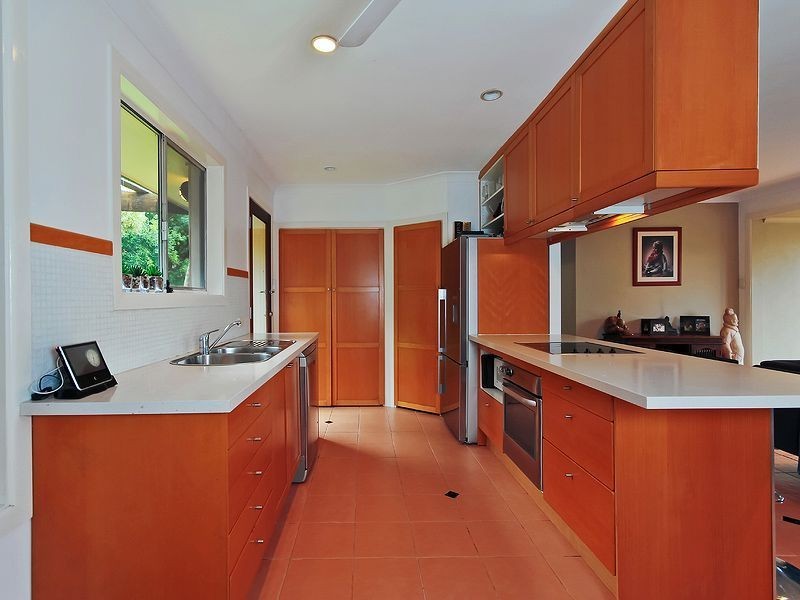 93 Monaco Street, Broadbeach Waters QLD 4218