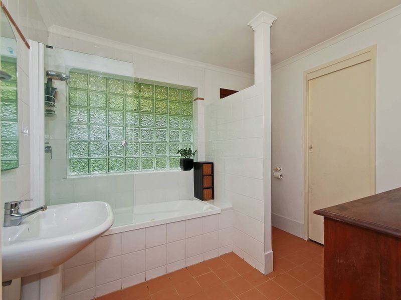 93 Monaco Street, Broadbeach Waters QLD 4218