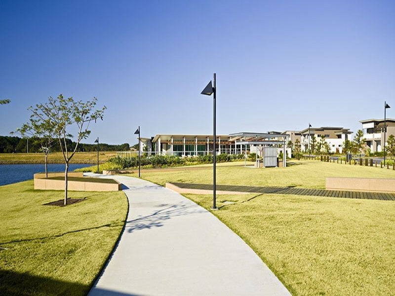 38 Azure Way, Hope Island QLD 4212