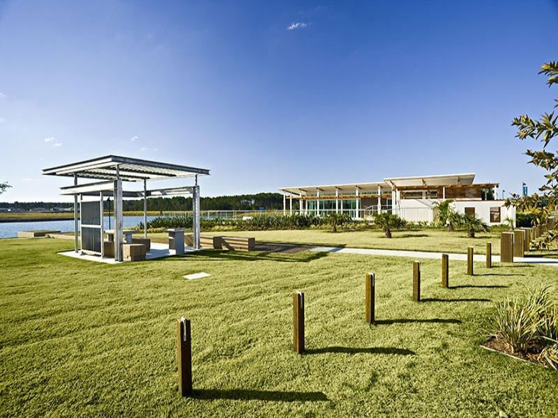 38 Azure Way, Hope Island QLD 4212