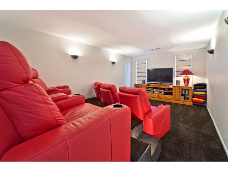 20 Namatjira Court, Broadbeach Waters QLD 4218