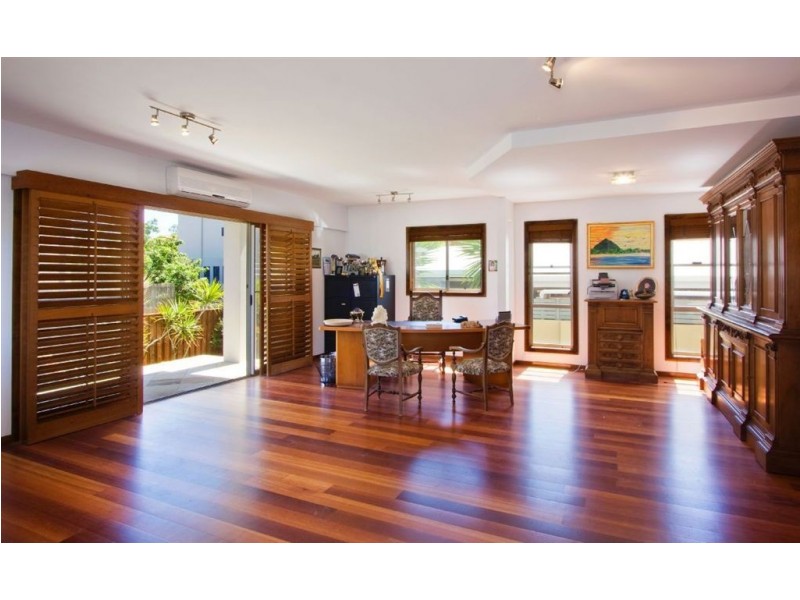 11 Wave St, Mermaid Beach QLD 4218