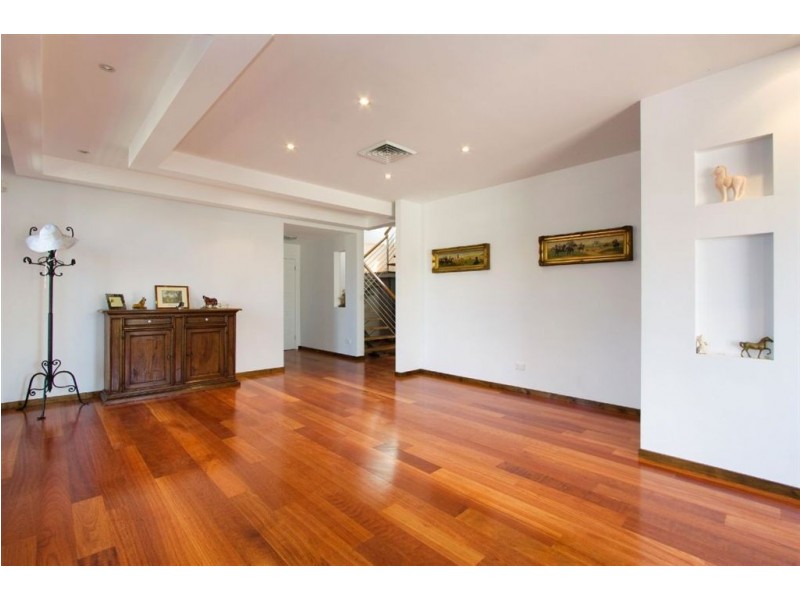 11 Wave St, Mermaid Beach QLD 4218