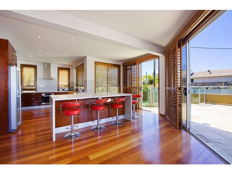 11 Wave St, Mermaid Beach QLD 4218