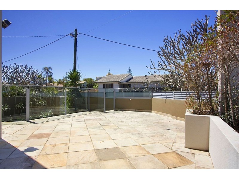 11 Wave St, Mermaid Beach QLD 4218