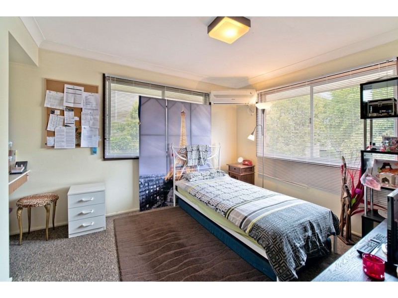 4 Cassia Street, Runaway Bay QLD 4216
