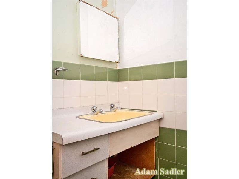 8 Mary Avenue, Broadbeach QLD 4218