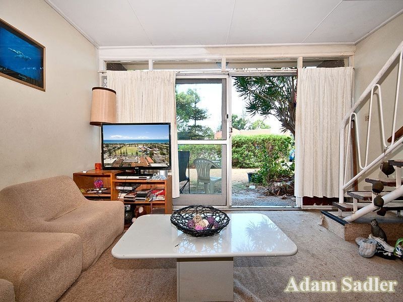 8 Mary Avenue, Broadbeach QLD 4218