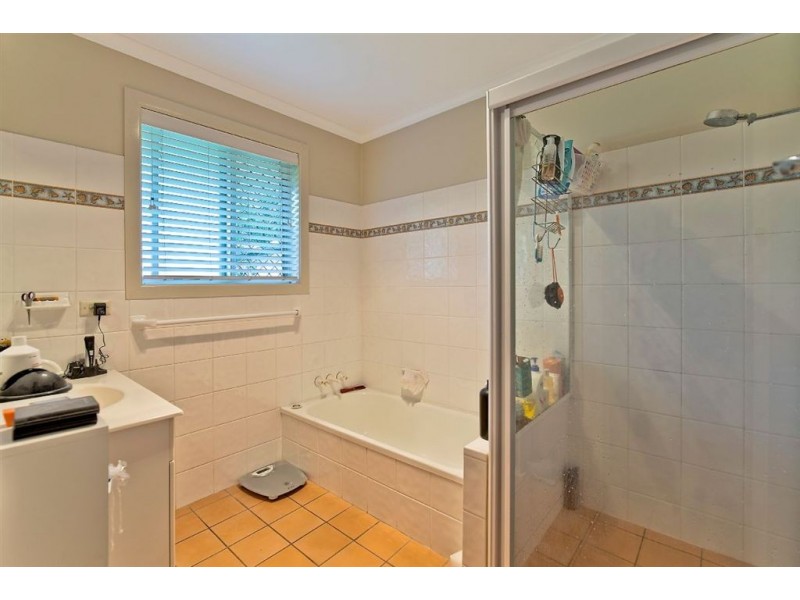 19 Shoveller Avenue, Paradise Point QLD 4216