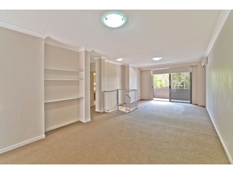 8/12-18 Bayview Street, Runaway Bay QLD 4216