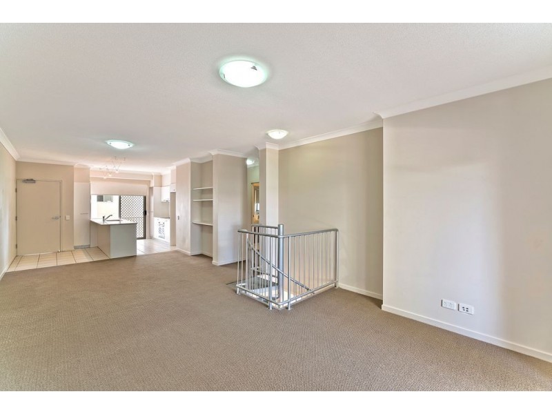 8/12-18 Bayview Street, Runaway Bay QLD 4216
