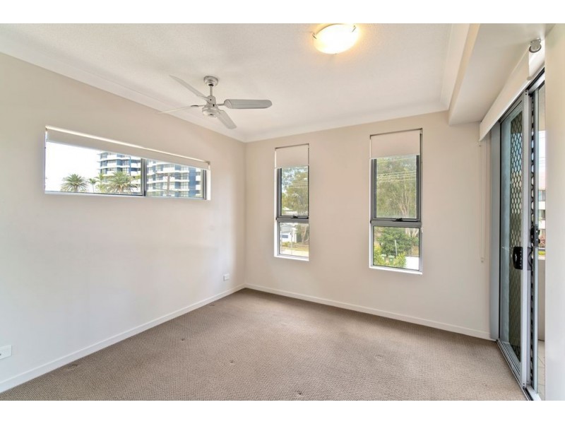 8/12-18 Bayview Street, Runaway Bay QLD 4216