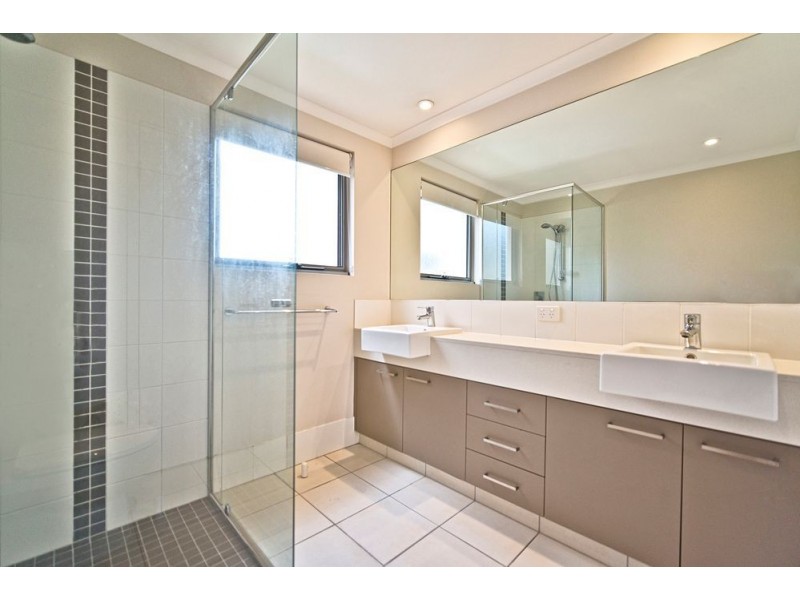 8/12-18 Bayview Street, Runaway Bay QLD 4216