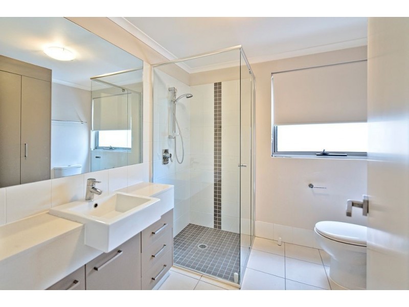 8/12-18 Bayview Street, Runaway Bay QLD 4216