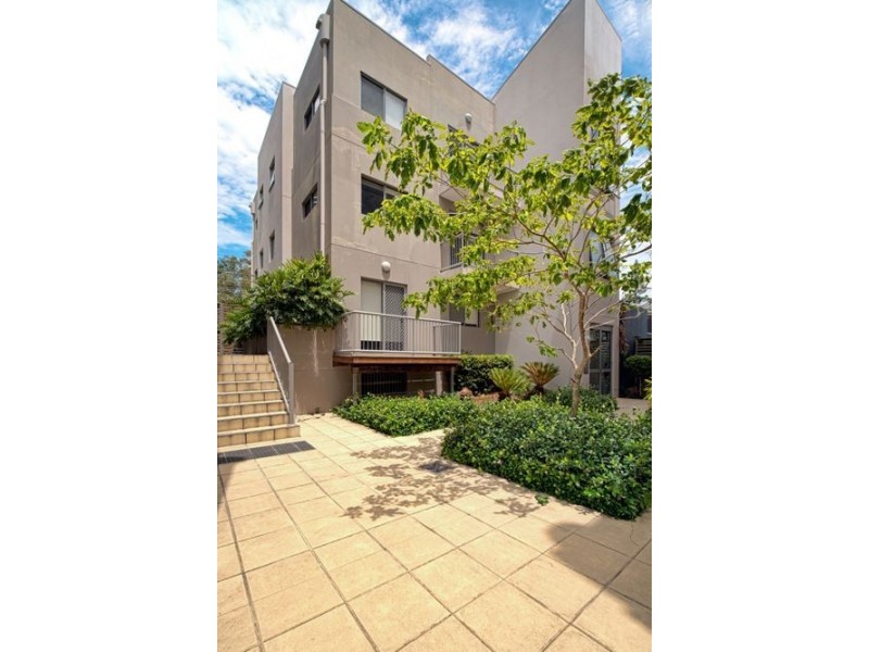 8/12-18 Bayview Street, Runaway Bay QLD 4216