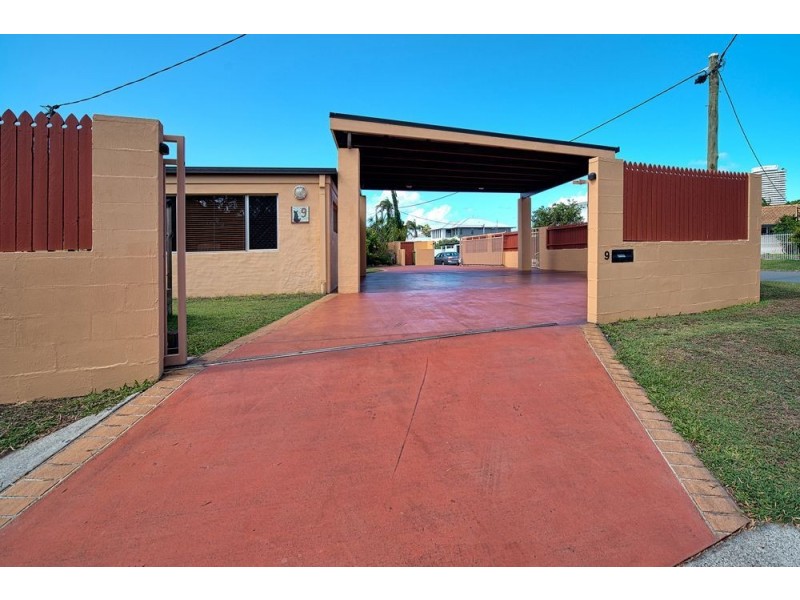 9 Merrimac Boulevard, Broadbeach Waters QLD 4218
