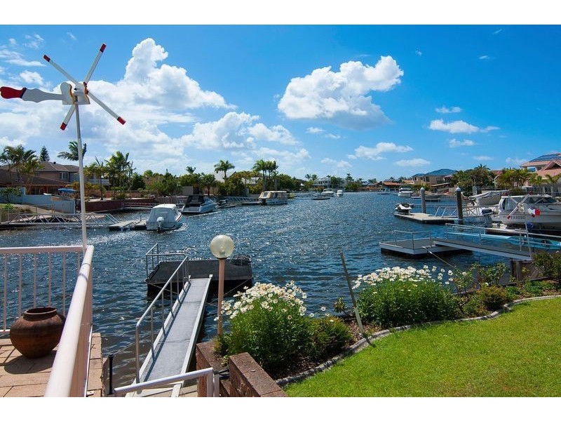 271 Morala Avenue, Runaway Bay QLD 4216