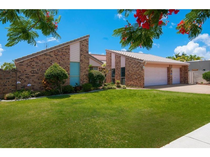 271 Morala Avenue, Runaway Bay QLD 4216