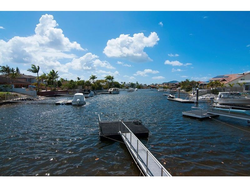 271 Morala Avenue, Runaway Bay QLD 4216