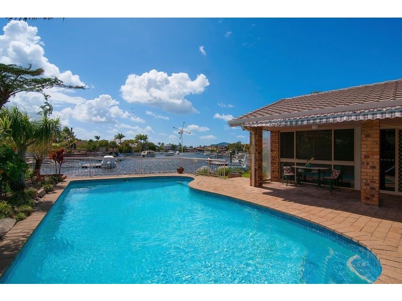 271 Morala Avenue, Runaway Bay QLD 4216