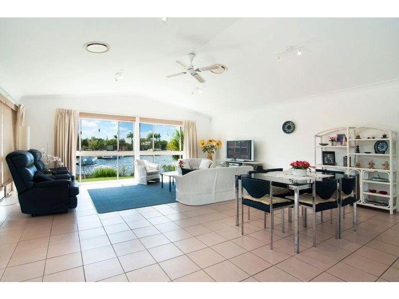 271 Morala Avenue, Runaway Bay QLD 4216