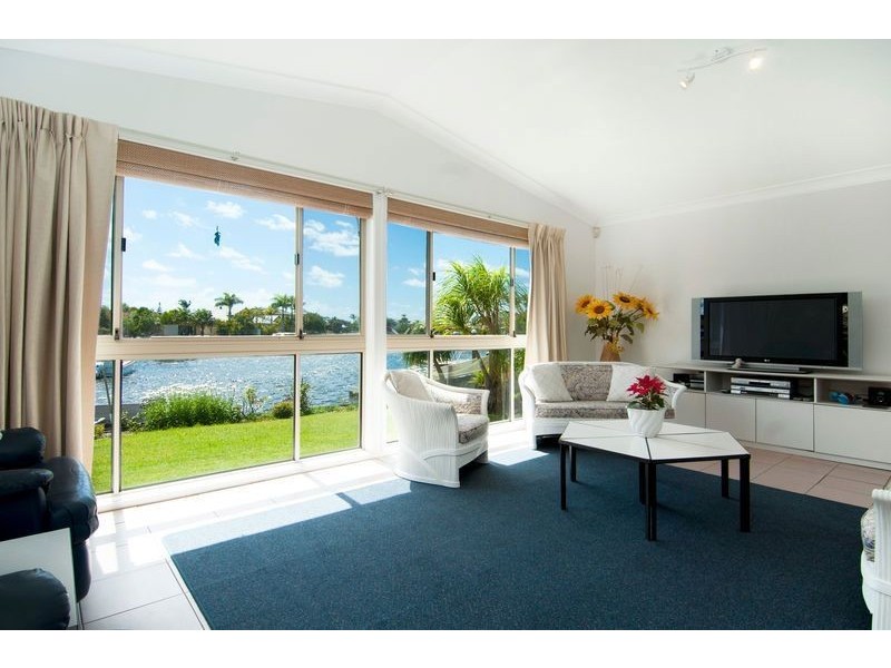 271 Morala Avenue, Runaway Bay QLD 4216