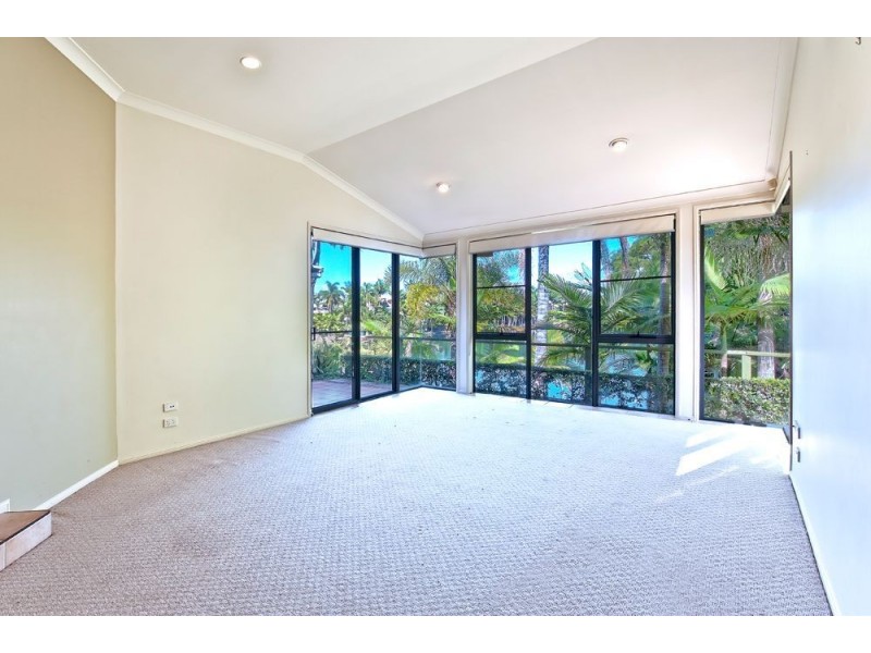 10/125 Santa Cruz Boulevard, Clear Island Waters QLD 4226