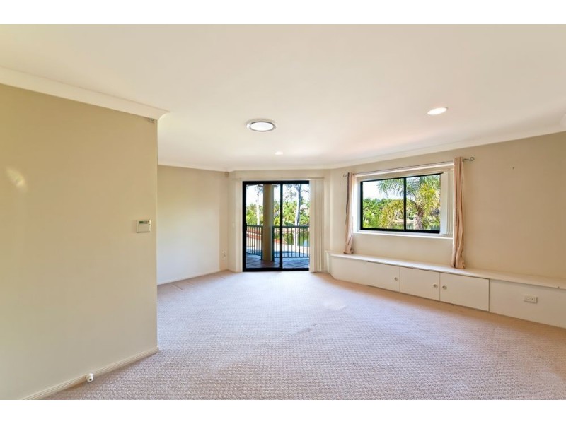 10/125 Santa Cruz Boulevard, Clear Island Waters QLD 4226