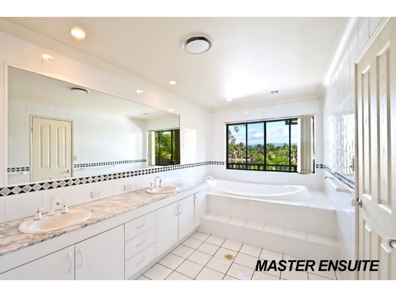 10/125 Santa Cruz Boulevard, Clear Island Waters QLD 4226