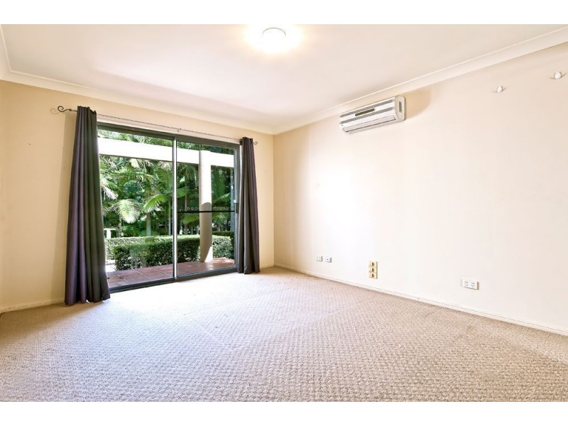 10/125 Santa Cruz Boulevard, Clear Island Waters QLD 4226