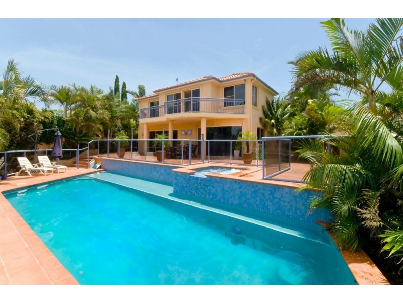 3 Montego Crt, Mermaid Waters QLD 4218