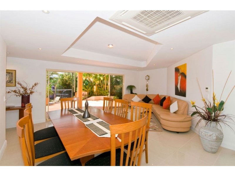 3 Montego Crt, Mermaid Waters QLD 4218