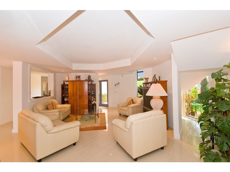 3 Montego Crt, Mermaid Waters QLD 4218