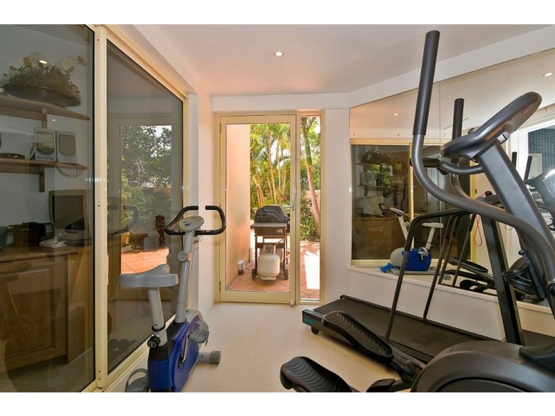 3 Montego Crt, Mermaid Waters QLD 4218